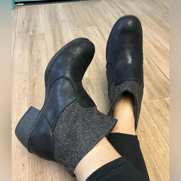 b.o.c Born women’s black textile/leather women’s ankle boots side zip size 8 - Picture 2 of 8